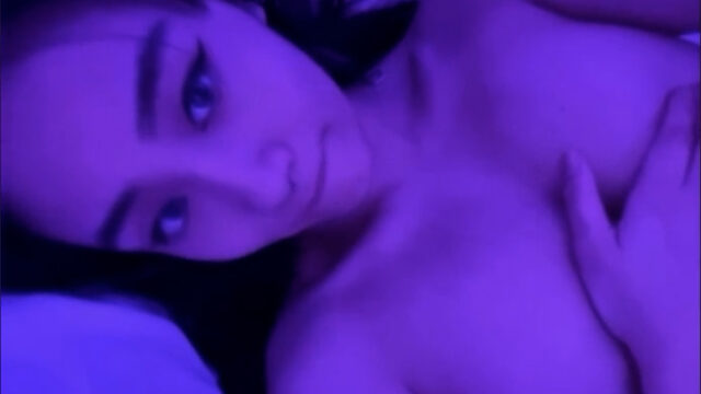 Kittynobi / Tiffanobi Naked on bed – Onlyfans Tape Hot