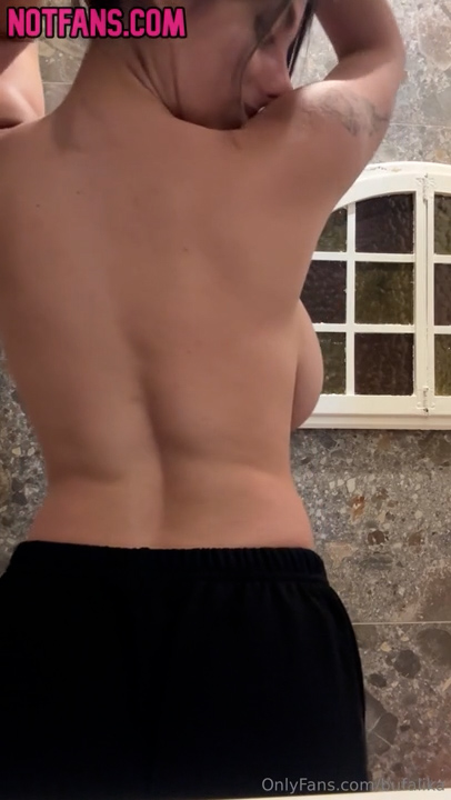 Bufalika Ika Dauria Nude Strip in Mirro – Onlyfans video